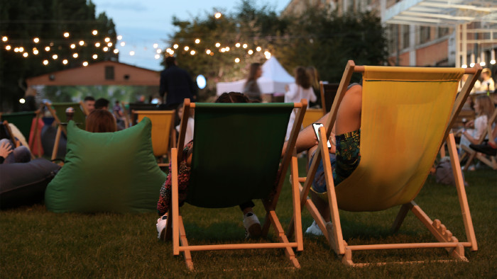 © New Africa, stock.adobe.com Open Air Kino © New Africa, stock.adobe.com