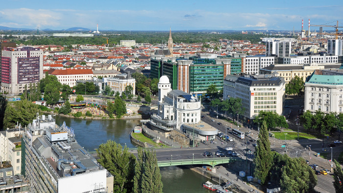 © photo 5000, stock.adobe.com Blick zur Urania © photo 5000, stock.adobe.com