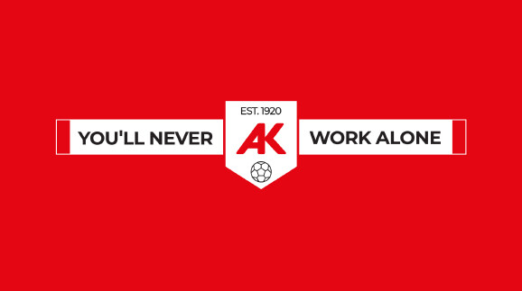 Einem Fu&szlig;ballverein nachempfundenes Wimpel-Logo der AK in rot-wei&szlig; mit der Aufschrift: "You'll never work alone. AK est. 1920"