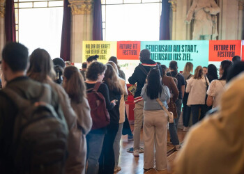 Besucher:innen auf der Care Messe 2025