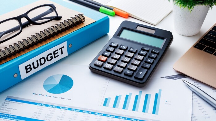 Finanz- und Budgetplanungskonzept mit Taschenrechner