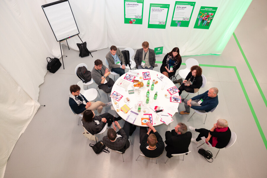 Reisegruppe in der zukünftigen Arbeitswelt © Fadi Amraish Reisegruppe in der zukünftigen Arbeitswelt