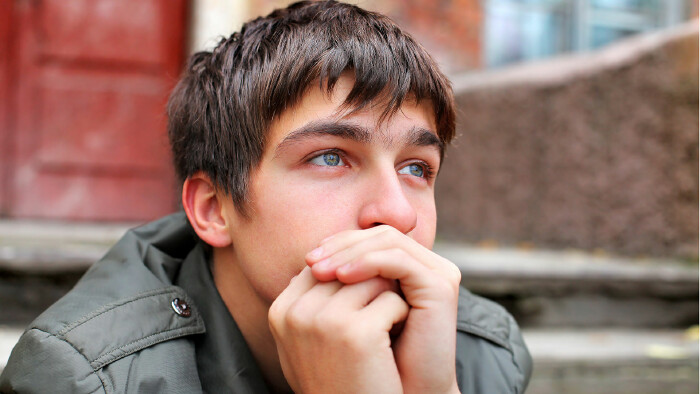 trauriger junger Mann