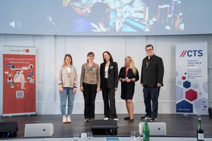 Die Jury v.l.n.r.: Anna Raith, Gudula Feichtinger, Sylvia Geyer, Helene Baumgartner, René Röpke © TU Wien / CTS Tech Design Sprint 25