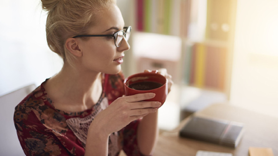 Frau trinkt Kaffee © gpointstudio, Fotolia.com Frau trinkt Kaffee © gpointstudio, Fotolia.com
