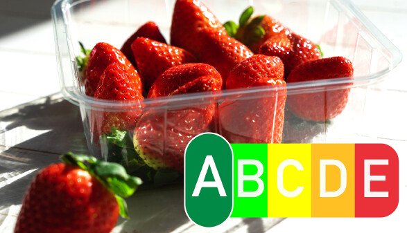 Nutri-Partitur mit Beerenhintergrund
