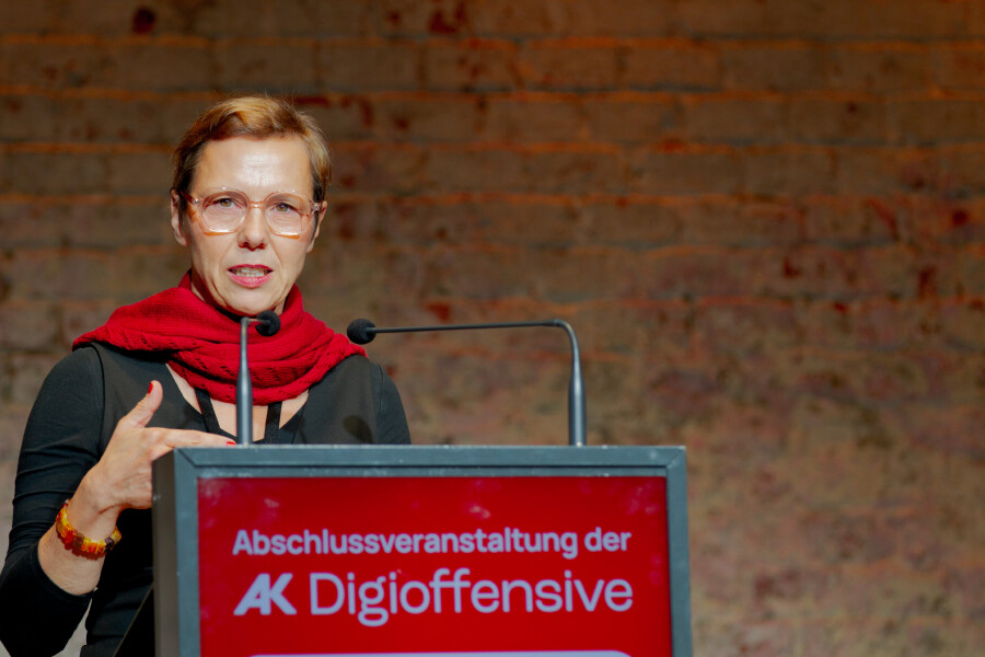 Sabine Nuss über Machtverhältnisse in der Digitalisierung © Fadi Amraish Sabine Nuss über Machtverhältnisse in der Digitalisierung