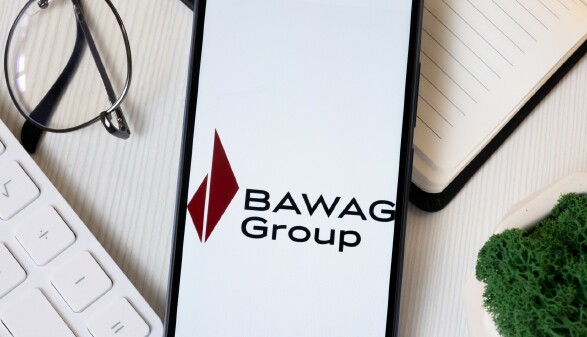 Logo der BAWAG Group auf dem Bildschirm des Telefons
