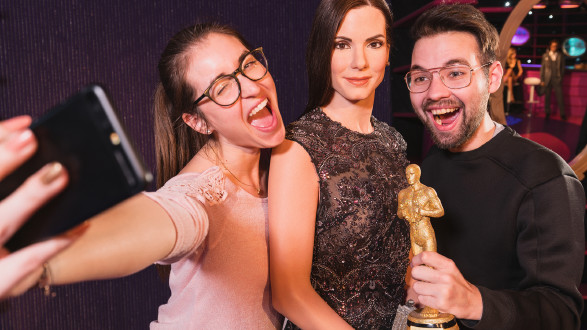 Selfie-Pärchen mit Oscar und Star © Madame Tussauds