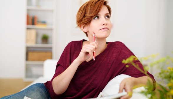 Welche Idee kann ich einreichen? © contrastwerkstatt, stock.adobe.com Frau die nachdenkt © contrastwerkstatt, stock.adobe.com