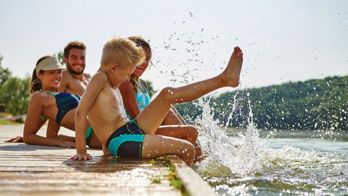 © Robert Kneschke, stock.adobe.com Familie im Urlaub © Robert Kneschke, stock.adobe.com
