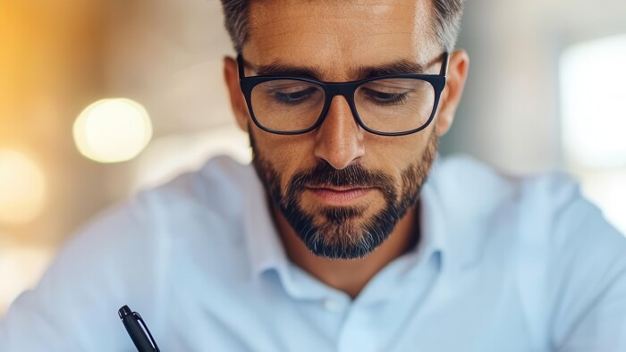 Experte analysiert Daten