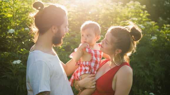 Eltern mit Kind &copy; Getty Images