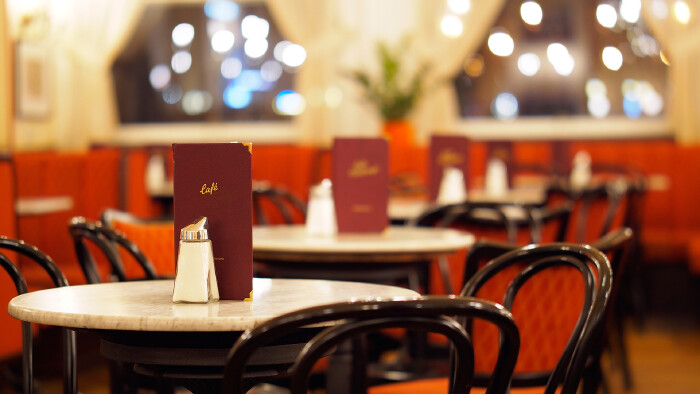 Ein leeres Cafe
