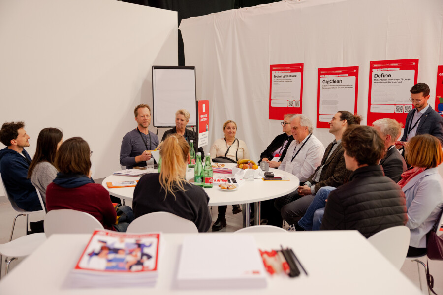 Reisestation der gerechten Arbeitswelt © Fadi Amraish Reisestation der gerechten Arbeitswelt