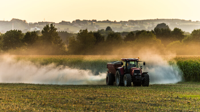 Traktor am Feld