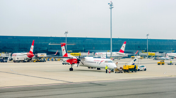 Flugzeuge der Fluglinie Austrian Airlines auf dem Flughafen Wien Schwechat