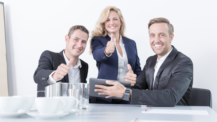 © StudioLaMagica - stock.adobe.com Menschen mit Daumen hoch © StudioLaMagica - stock.adobe.com