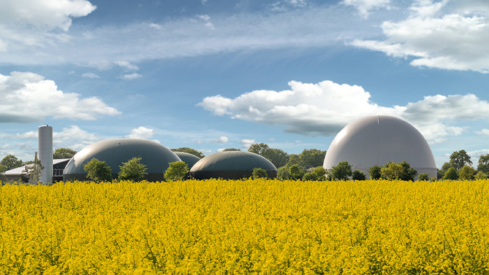 Biogasanlage zur Stromerzeugung und Energiegewinnung © ShDrohnenFly, stock.adobe.com
