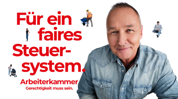 Älterer Mann vor weißem Hintergrund lächelt in die Kamera. Neben ihm roter Schriftzug: Für ein faires Steuersystem. Arbeiterkammer