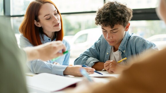 Sch&uuml;ler bei der Nachhilfestunde